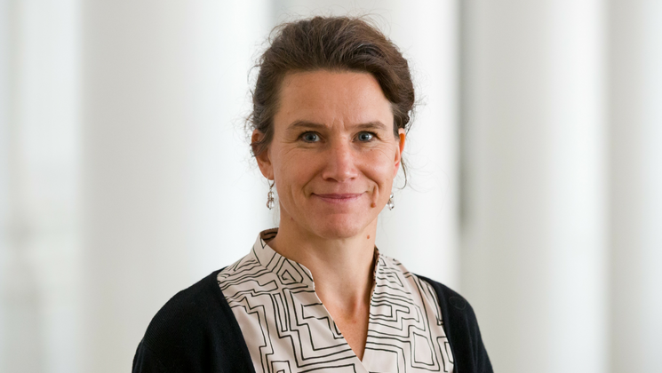 Aune Valk (autor Andres Tennus).png